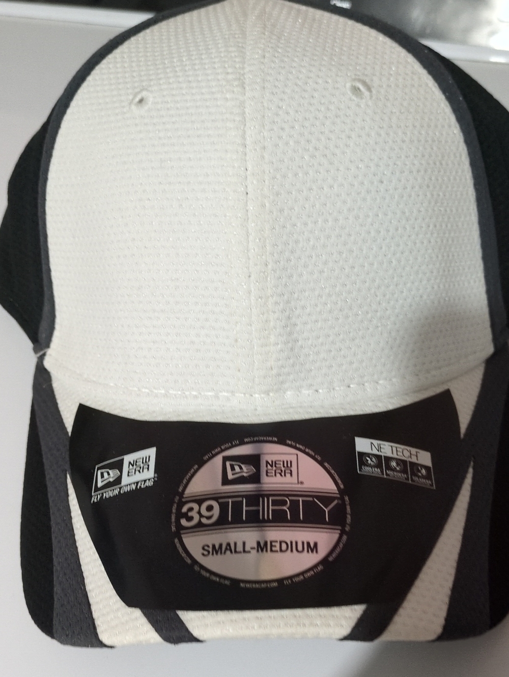 New Era White and Black 39THIRTY Small-Medium Baseball Cap